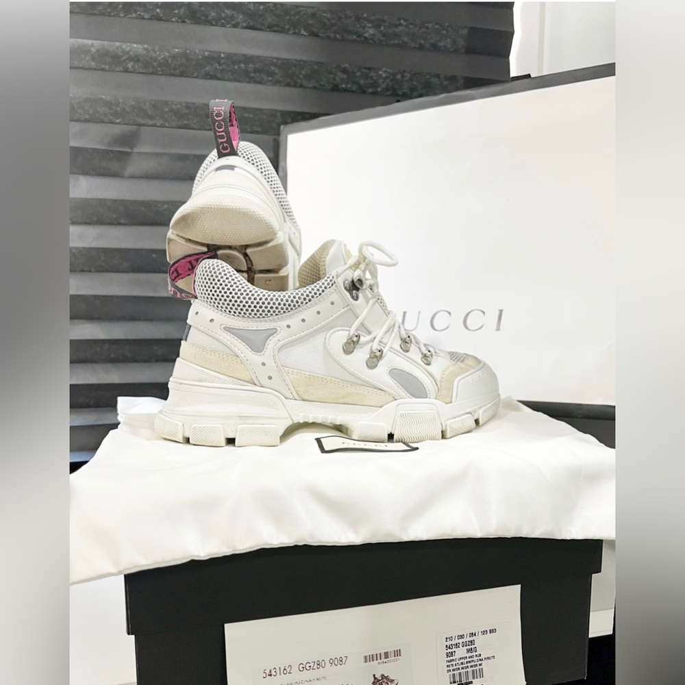 GUCCI FLASHTREK LEATHER SNEAKER